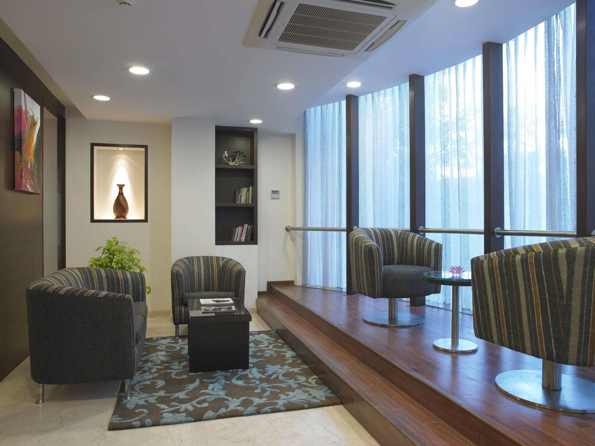 蓝色花瓣商务酒店 班加罗尔 外观 照片